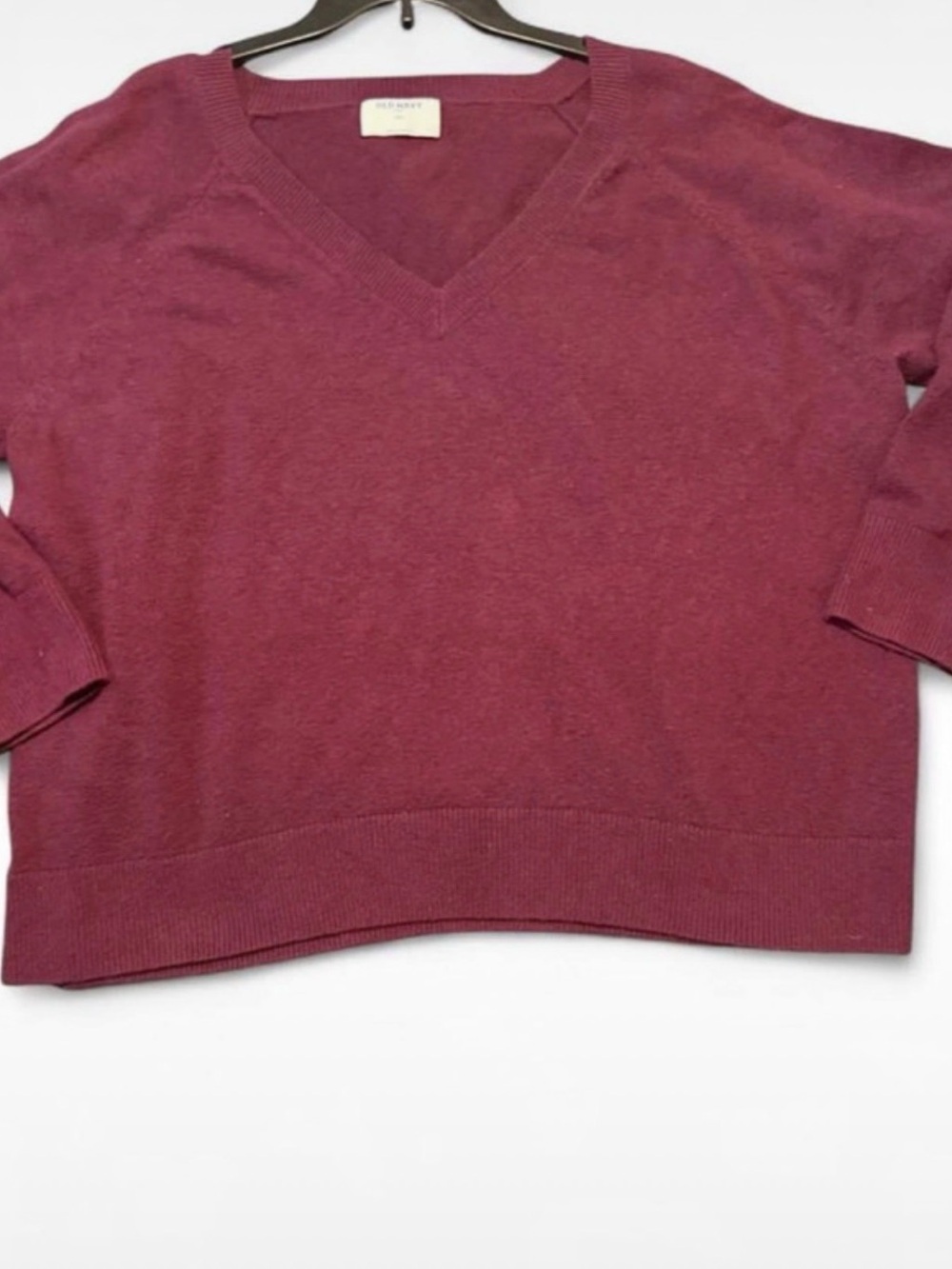 Old Navy Women's V-Neck Sweater in Wine